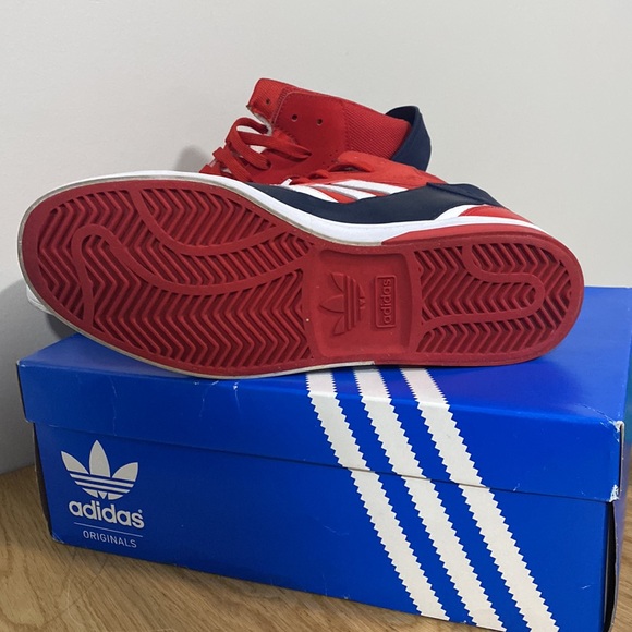 Mens size 9.5 us adidas hard court high tops - Picture 2 of 2